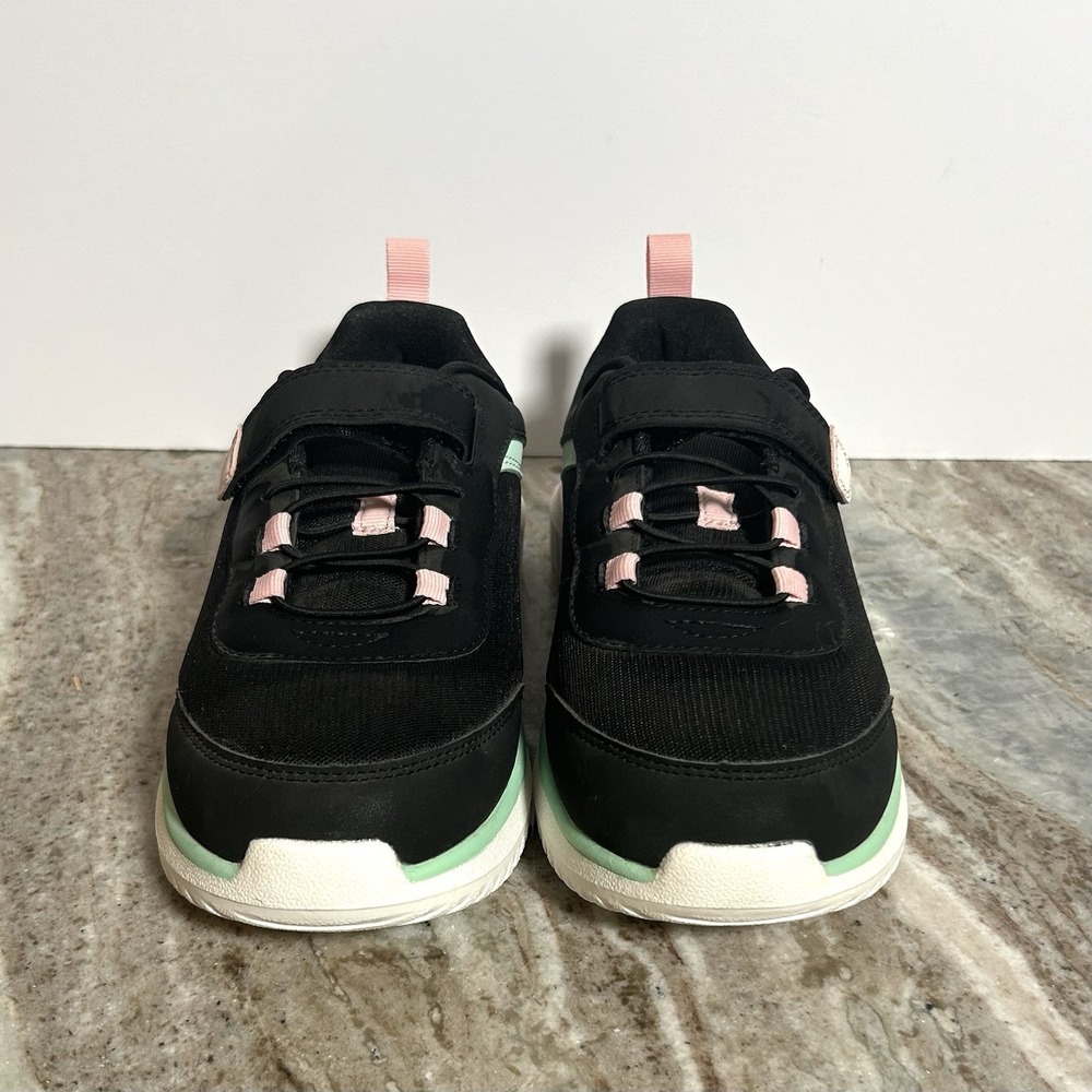 All In Motion Dara Performance Girls Sneakers. Black w/ Pink Accents. Size 6.